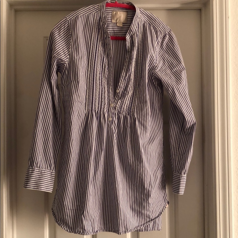4/$20 Victoria’s Secret striped sleep shirt XS